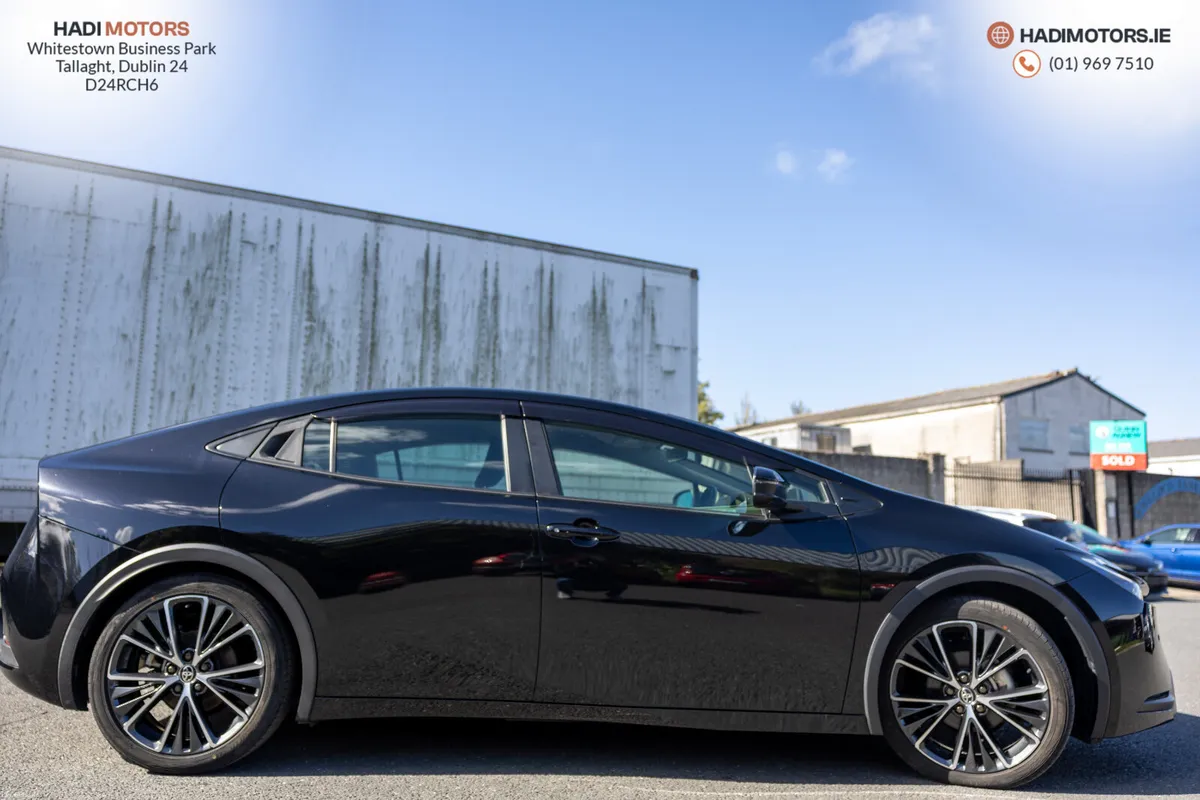 TOYOTA PRIUS 2.0 HYBRID 2023 BLACK - 22,121KM - Image 4