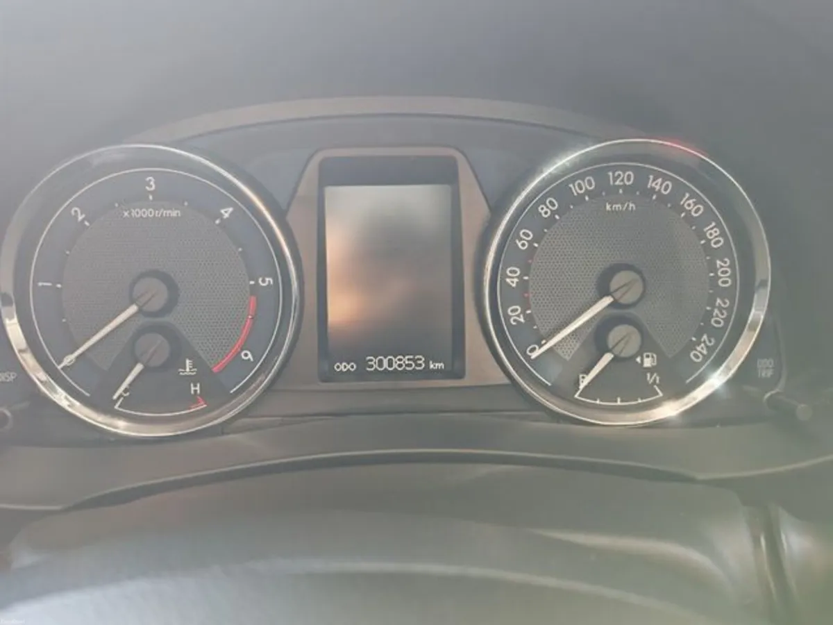 Toyota Corolla 1.4D4D Aura 4DR - Image 3