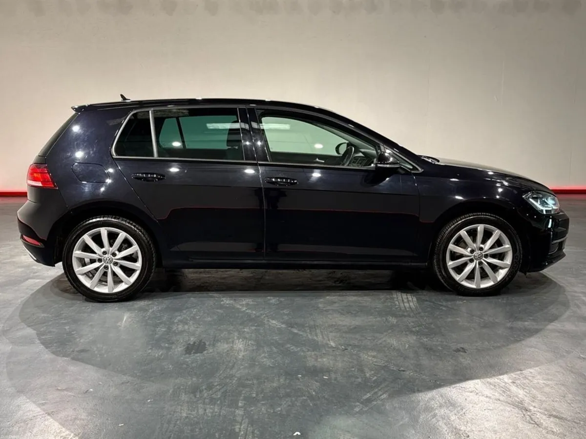 Volkswagen Golf 1.2 AUTOMATIC - REVERSE CAMERA - C - Image 2