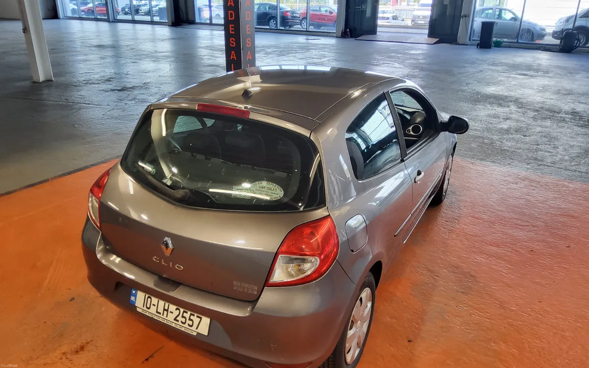 Renault Clio 2010 - Image 2