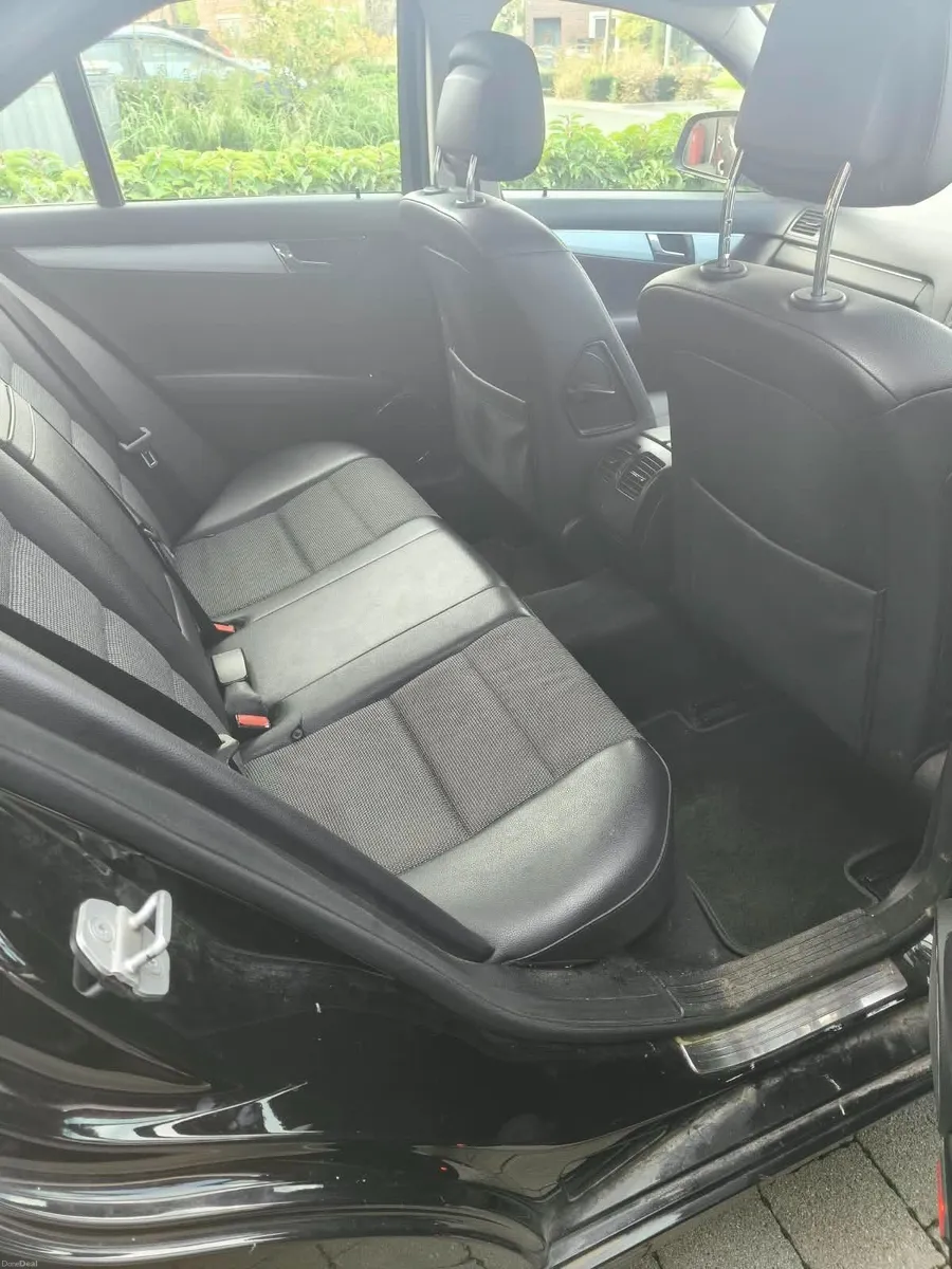 Mercedes-Benz C-Class 2007 - Image 2