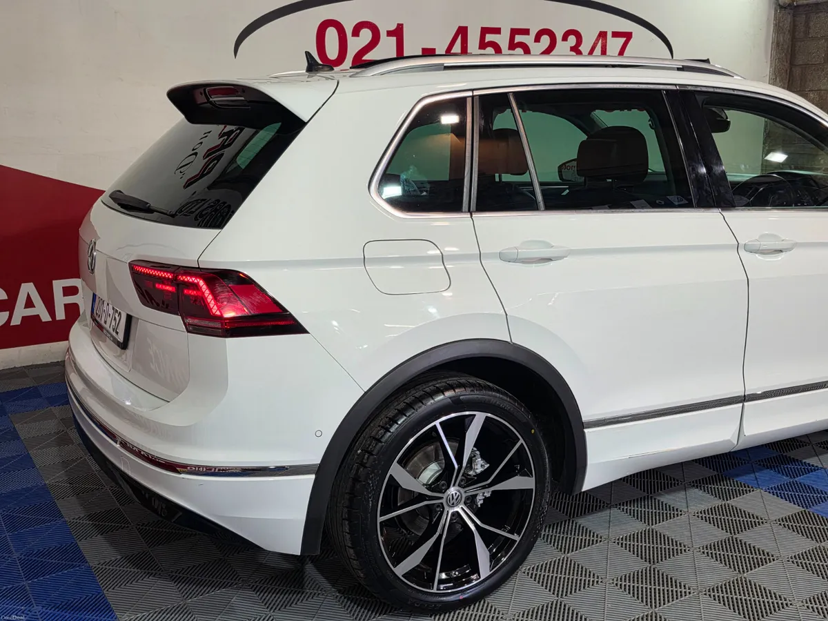201 VW TIGUAN R-LINE 2.0 TDI DSG PANORAMIC ROOF - Image 4