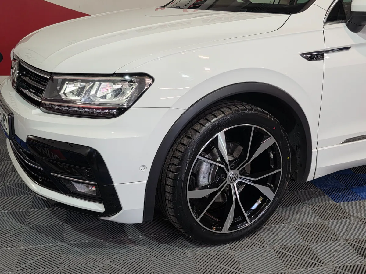 201 VW TIGUAN R-LINE 2.0 TDI DSG PANORAMIC ROOF - Image 6