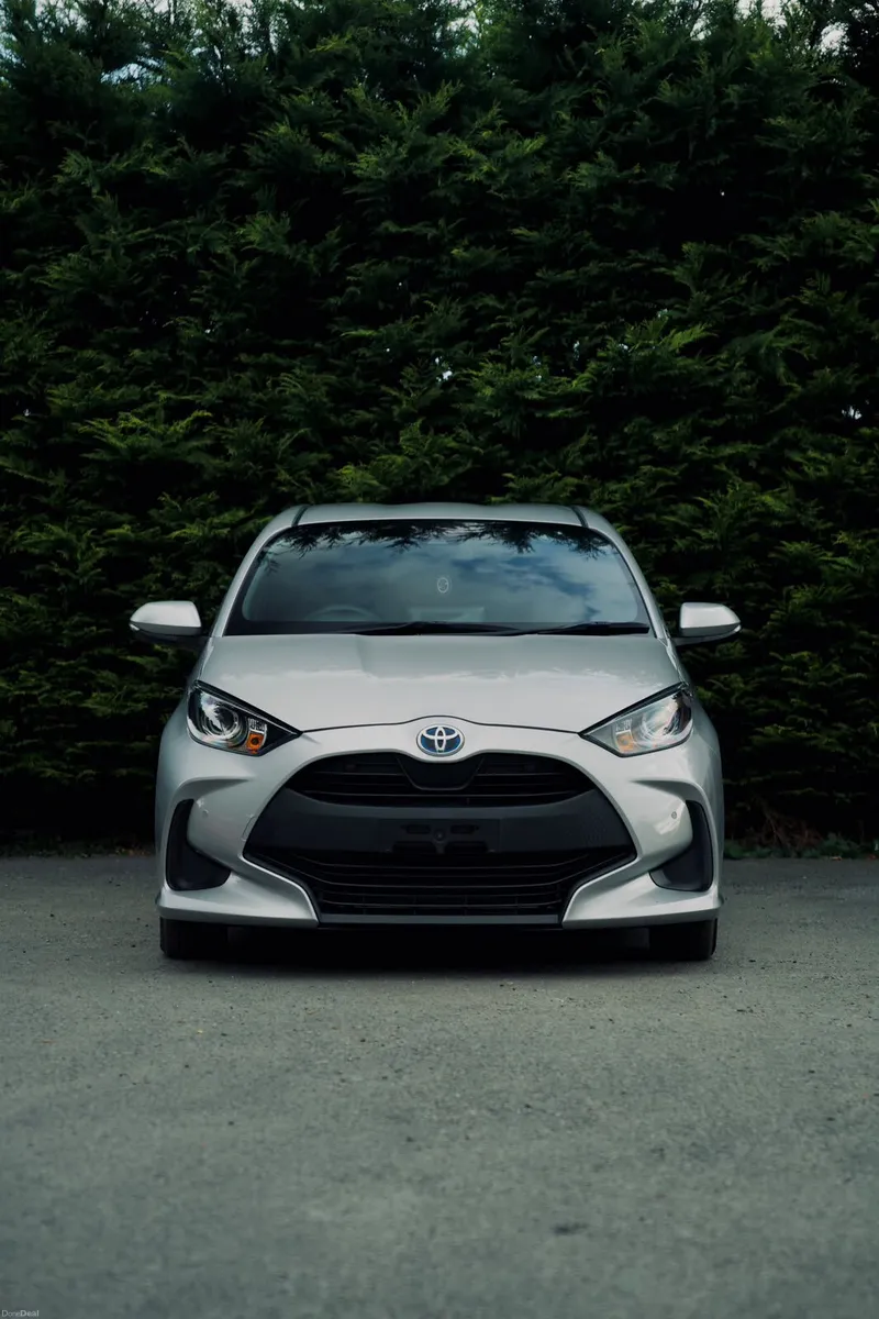 Toyota Yaris 1.5 Hybrid 2023 | Stylish & Efficient - Image 3