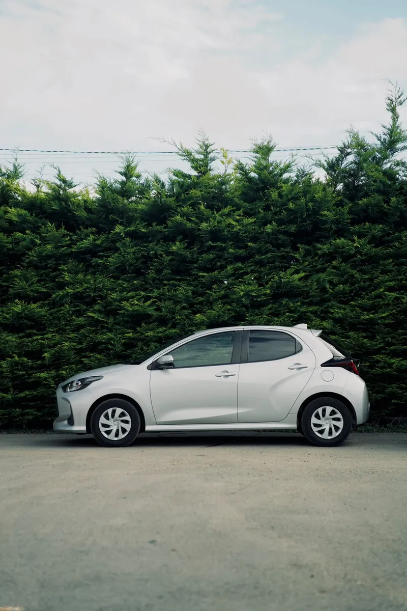 Toyota Yaris 1.5 Hybrid 2022 | Stylish & Efficient - Image 2