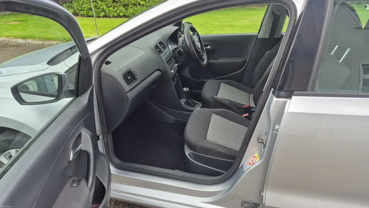 Volkswagen Polo 2011 - Image 2