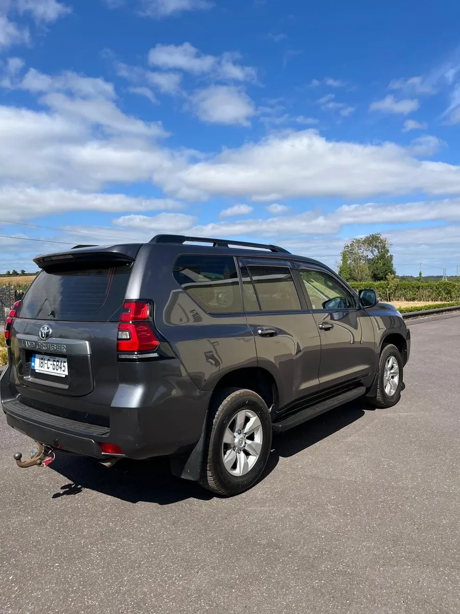 Business Class Land Cruiser - Image 2