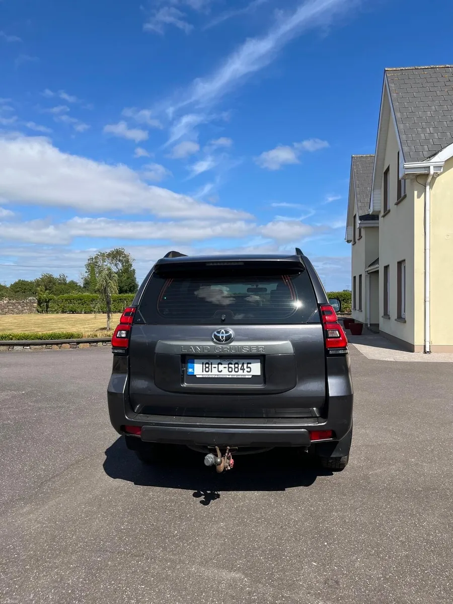 Business Class Land Cruiser - Image 3