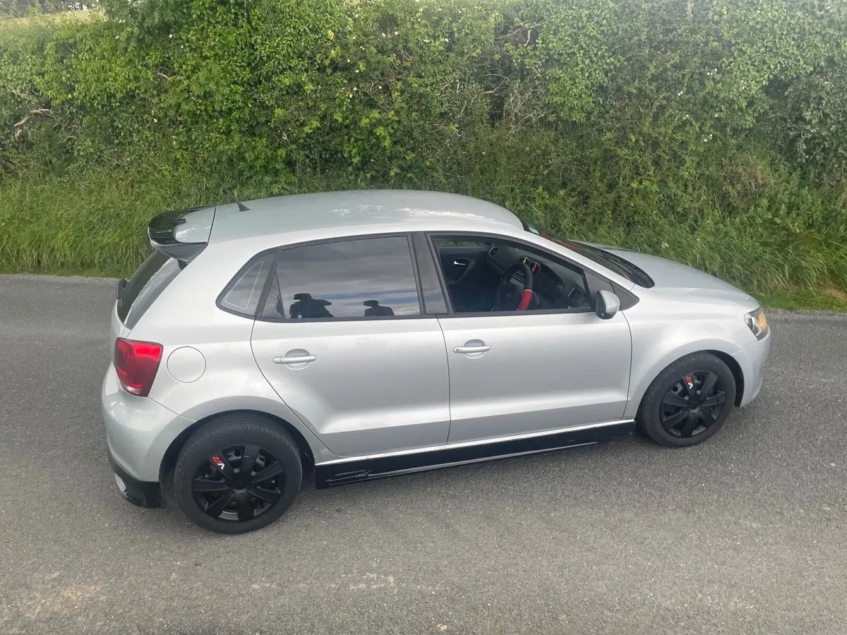 Volkswagen Polo 2010 - Image 2