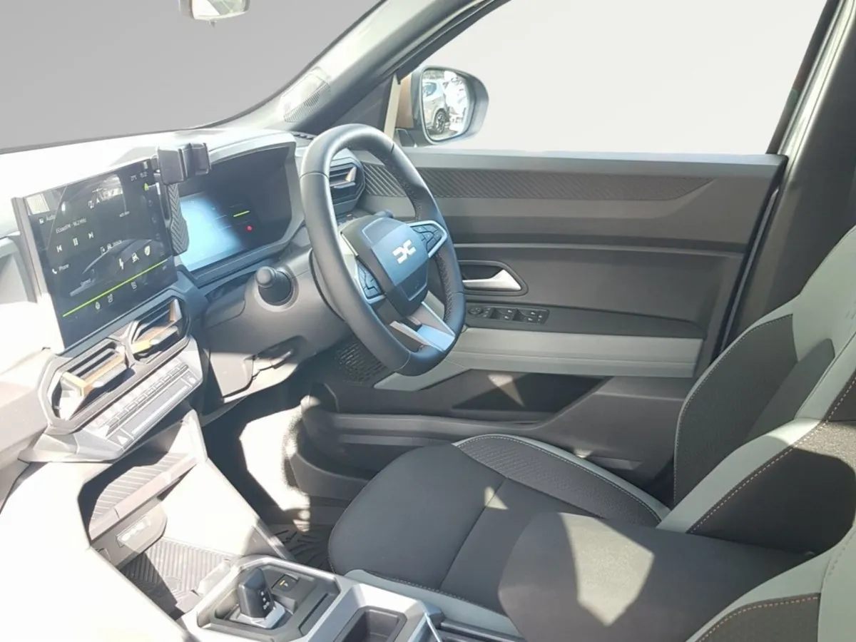 Dacia Duster Extreme HEV 155 ** €2k scrappage**** - Image 4
