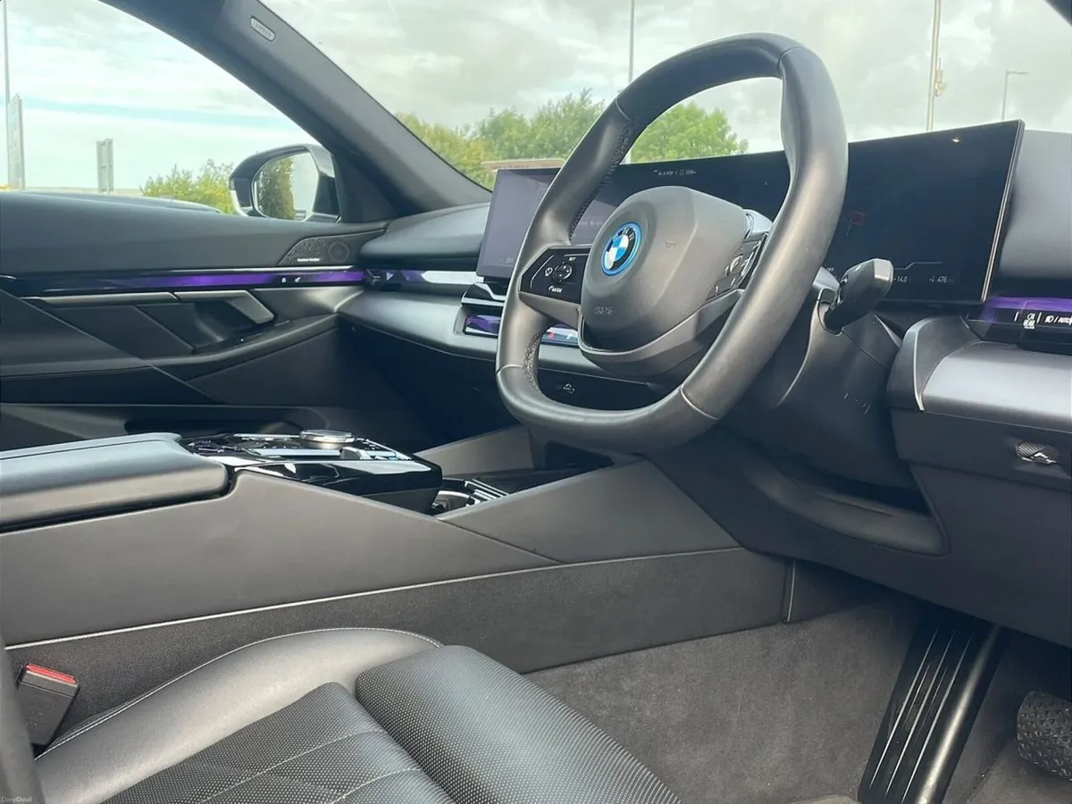 BMW i5 eDrive40 Sport Edition Saloon - Image 6