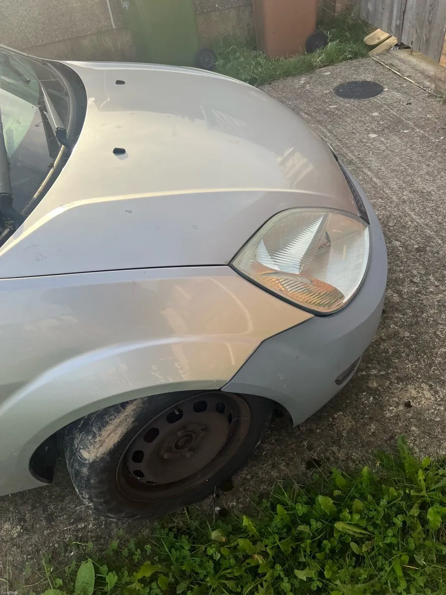 Ford Fiesta 5 door Uk Reg For Spares Only - Image 2