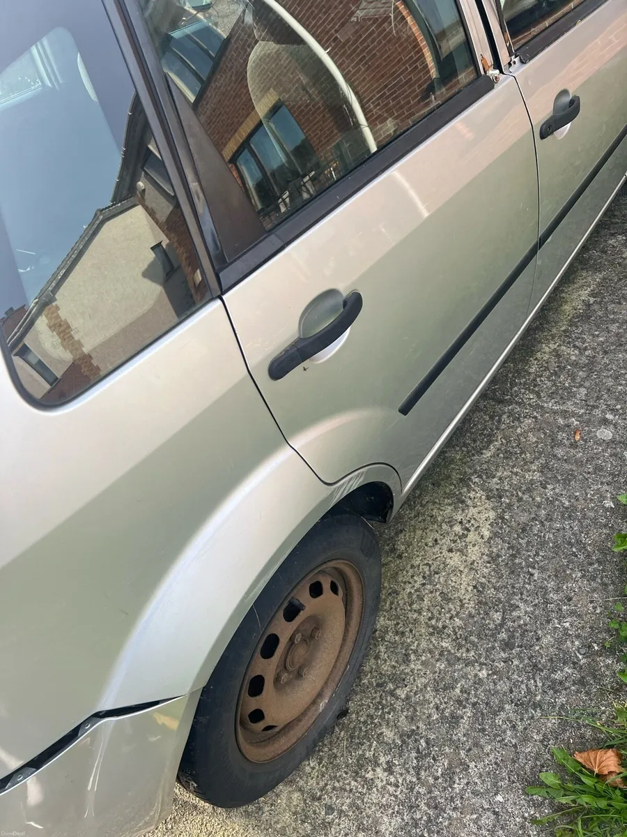 Ford Fiesta 5 door Uk Reg For Spares Only - Image 3