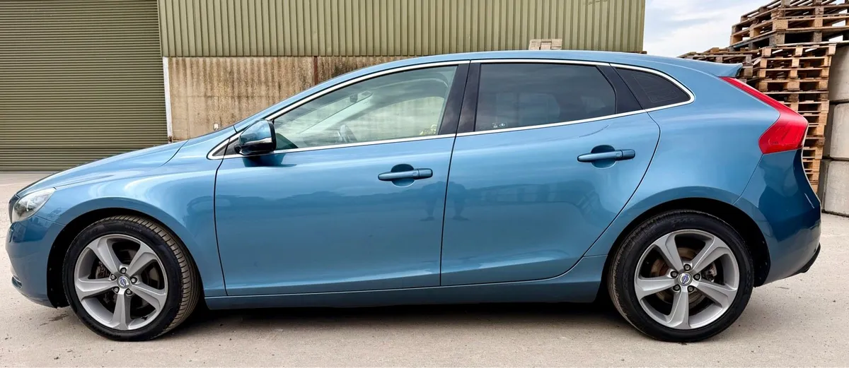 Volvo V40 T4 1.6 Petrol Auto High Spec Fresh NCT - Image 5