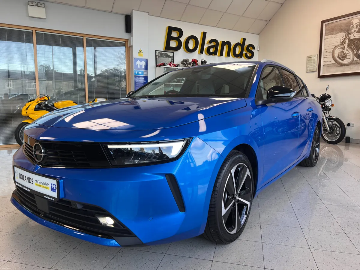 SUPERB VALUE As New Hughe Spec AUTO 15,000Kms - Image 2