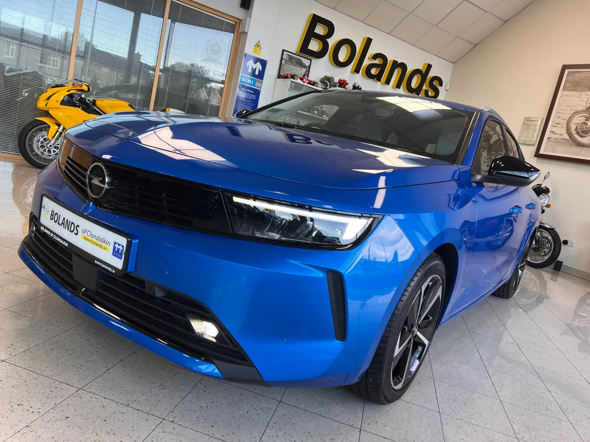 SUPERB VALUE As New Hughe Spec AUTO 15,000Kms - Image 6