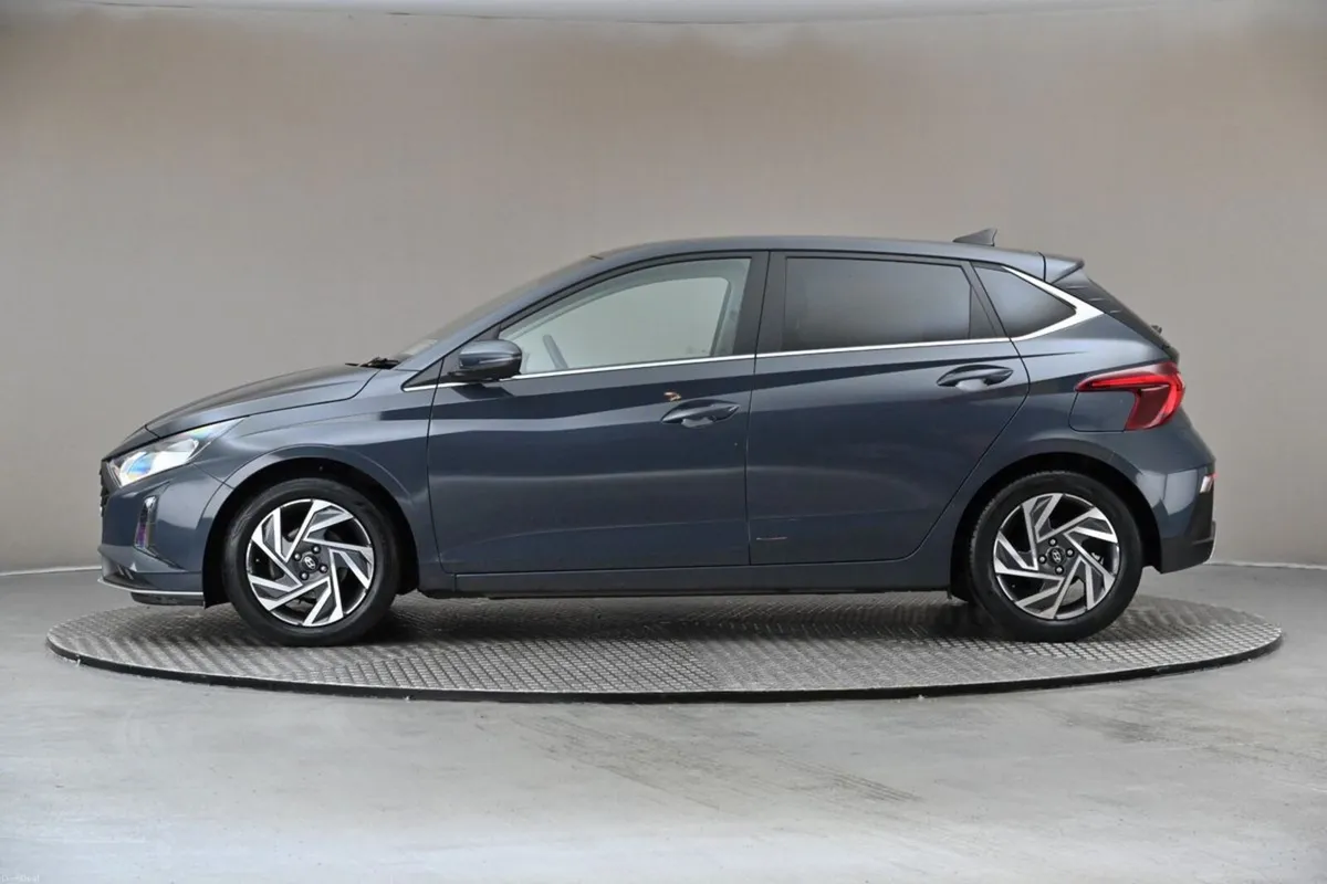 Hyundai i20 1.2 5SPD DELUXE PLUS **REVERSE CAM** - Image 5