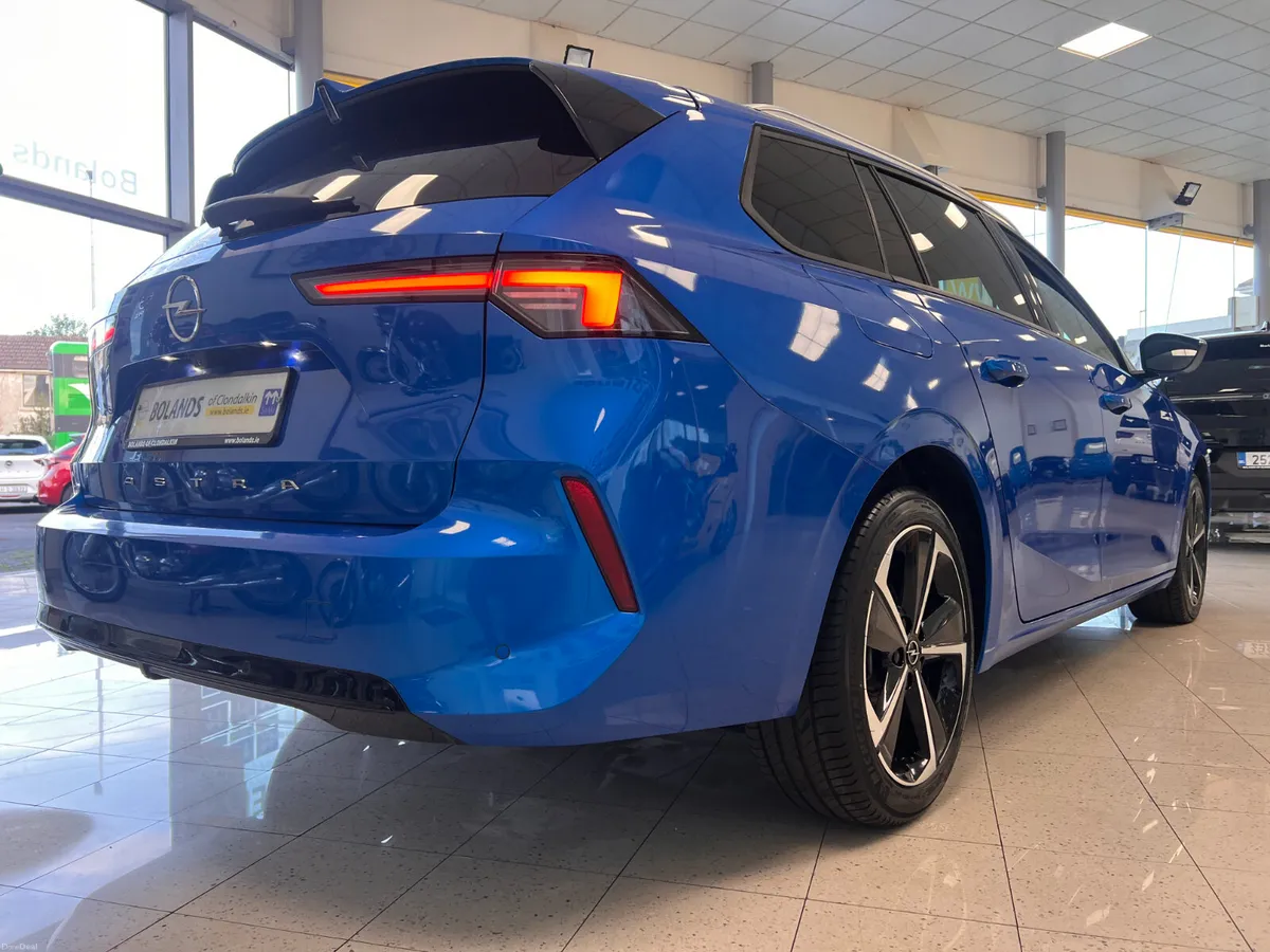 SUPERB VALUE As New Hughe Spec AUTO 15,000Kms - Image 1