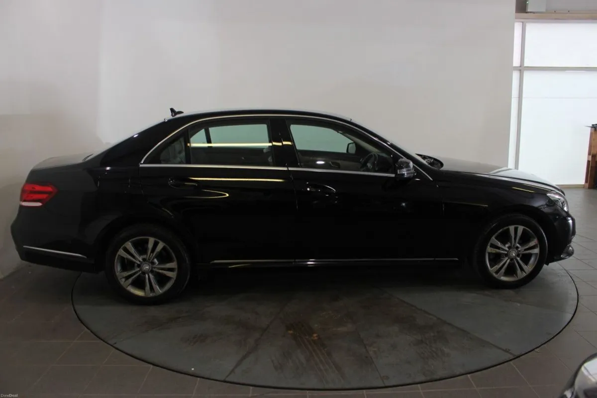 Mercedes-Benz E-Class E 220 BLUETEC AVANTGARDE A/T - Image 2