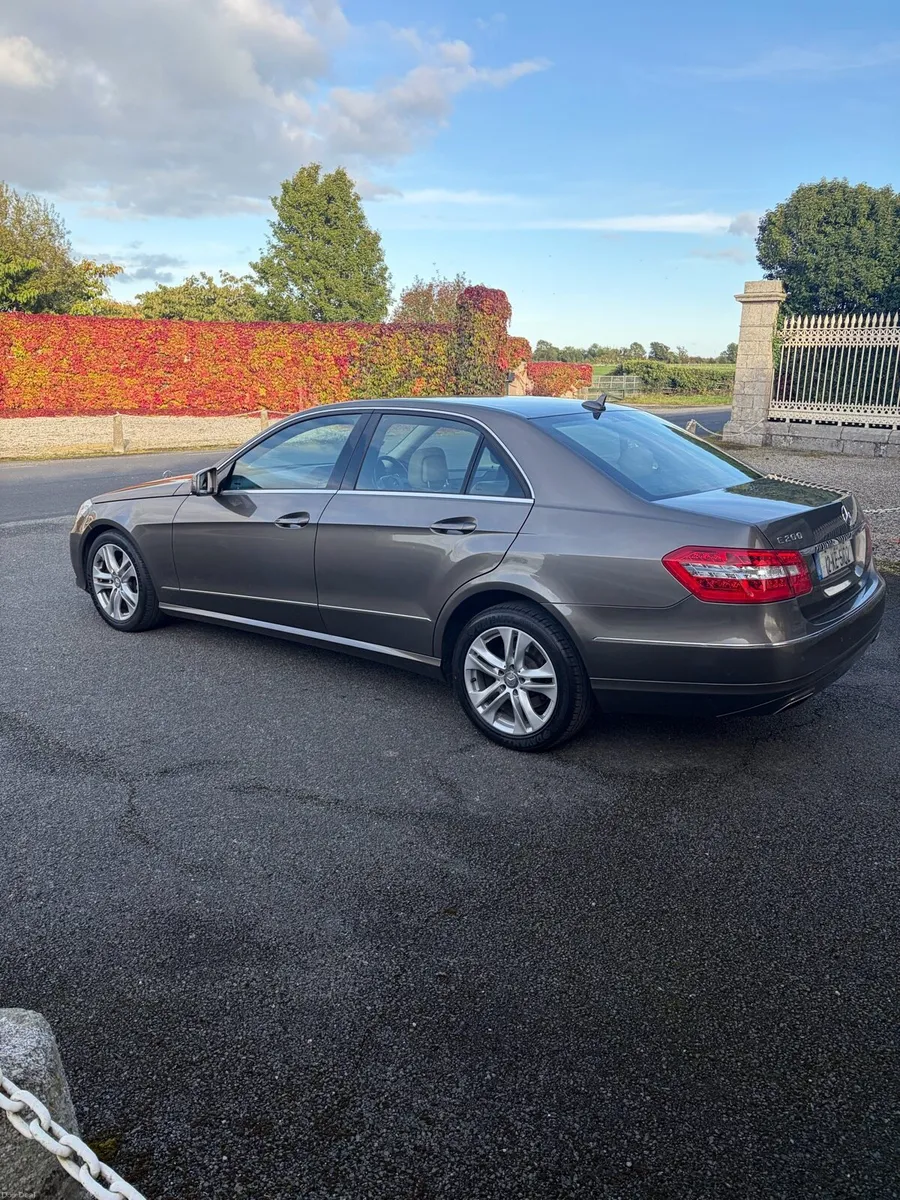 2012 Mercedes-Benz E200 Avantgarde Auto Petrol - Image 3
