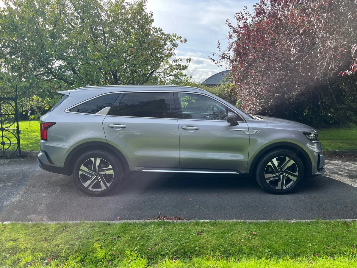 Kia Sorento 2023 7 Seater Diesel - Image 3