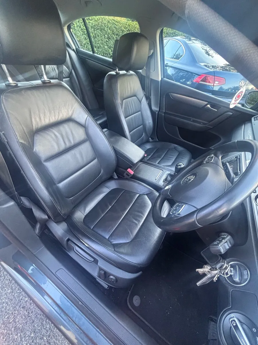 2013 Volkswagen Passat - Image 5