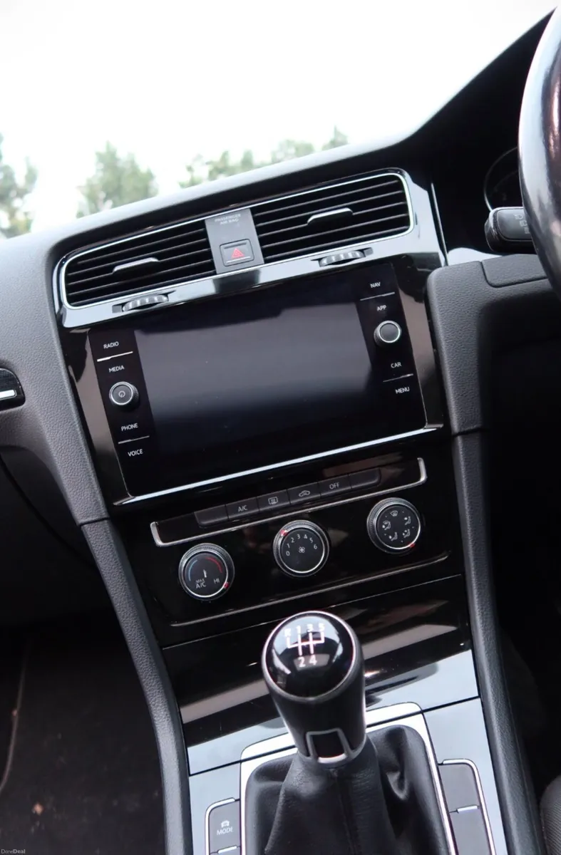 VOLKSWAGEN GOLF 1.6TDI HIGHLINE W/ PAN ROOF - Image 5