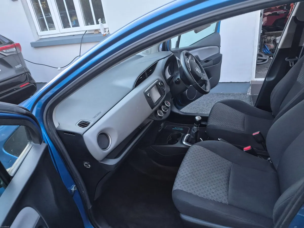 Toyota Yaris 2015 - Image 5