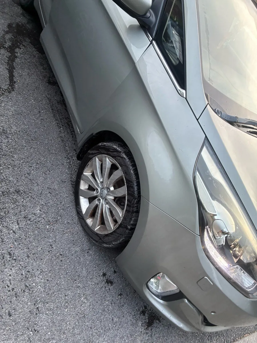 2014 Kia Carens - Image 4