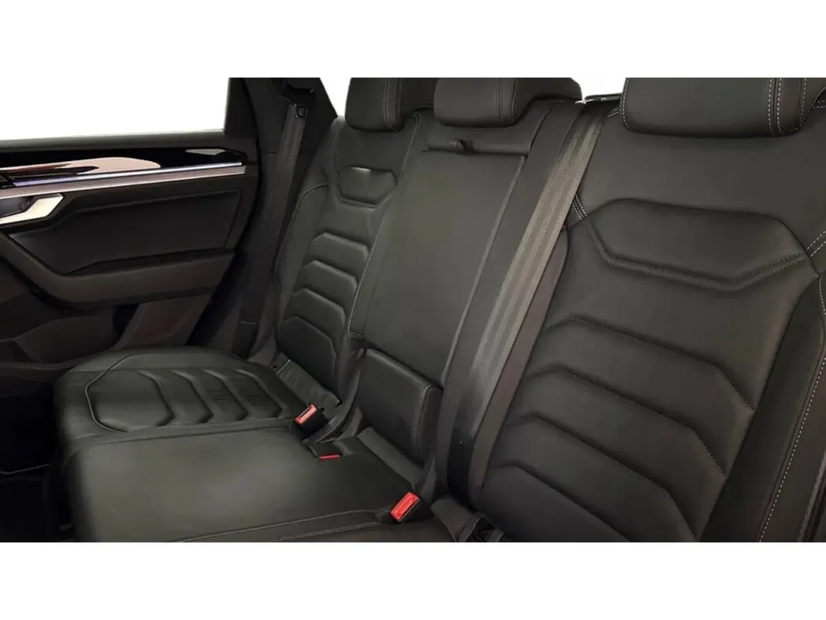 Volkswagen Touareg V6 BLACK EDITION TDI - Image 6