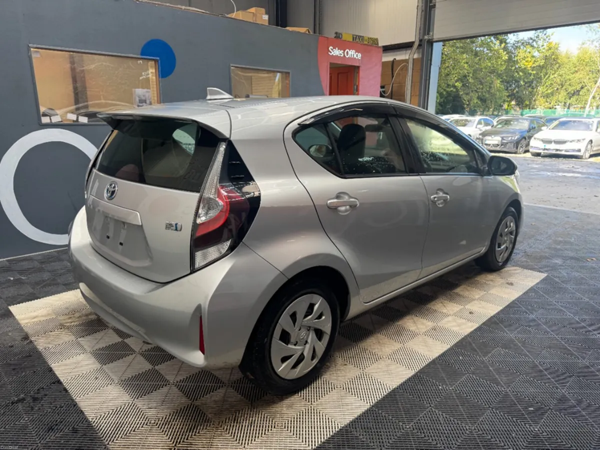 Toyota Aqua 2021 TOYOTA AQUA L HYBRID 1.5 AUTOMATI - Image 3