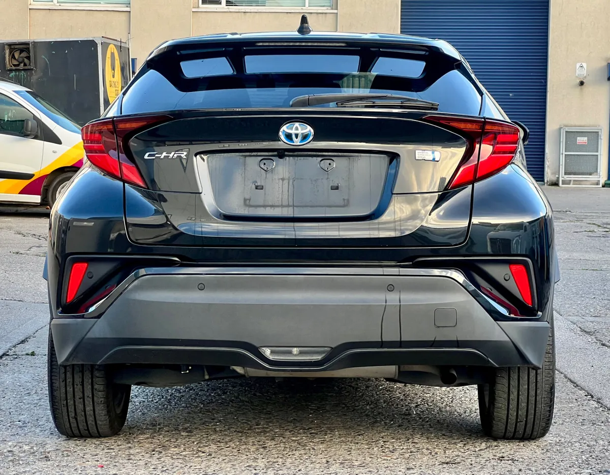 2020 Toyota C-HR G Nero Edition*Leather seats* - Image 6