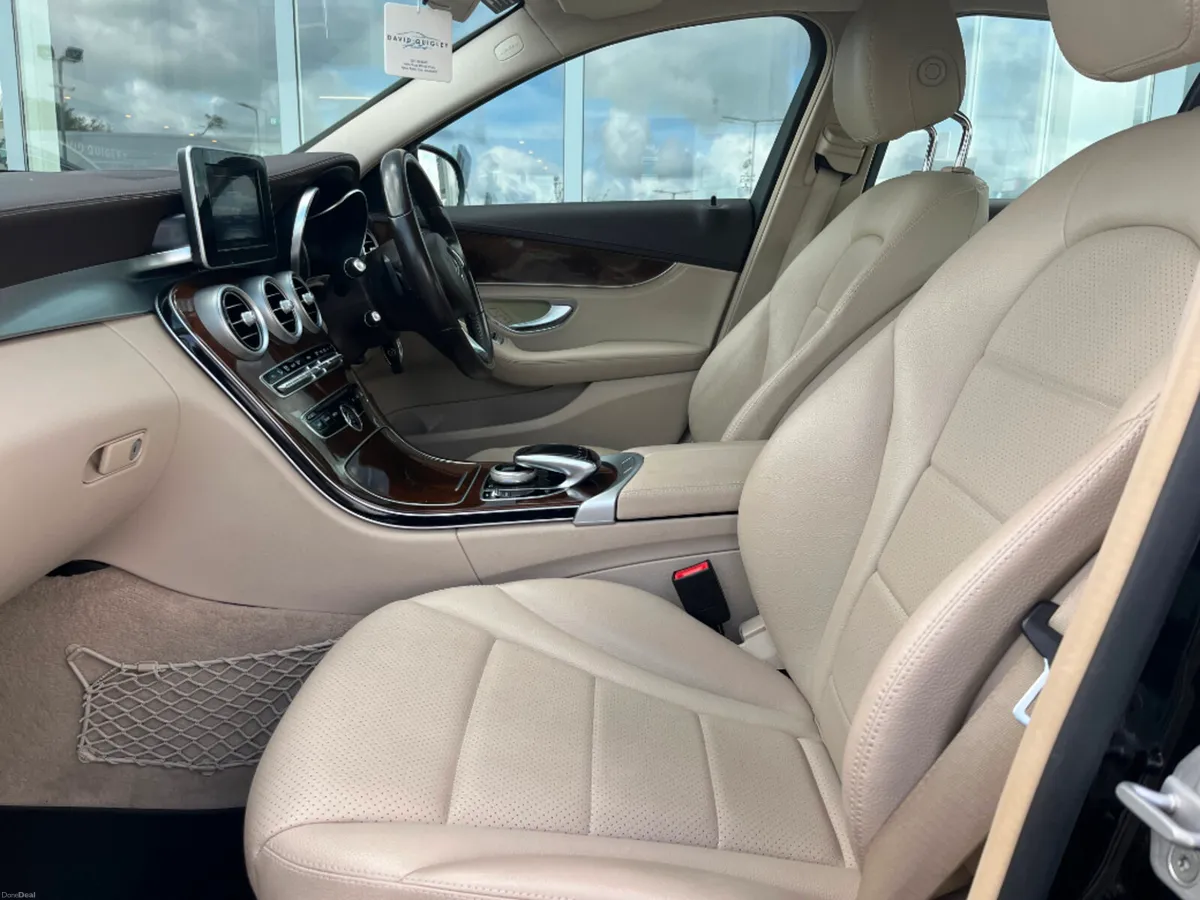 Mercedes-Benz C-Class C 180 Exclusive AUTO 4DR*QUA - Image 5