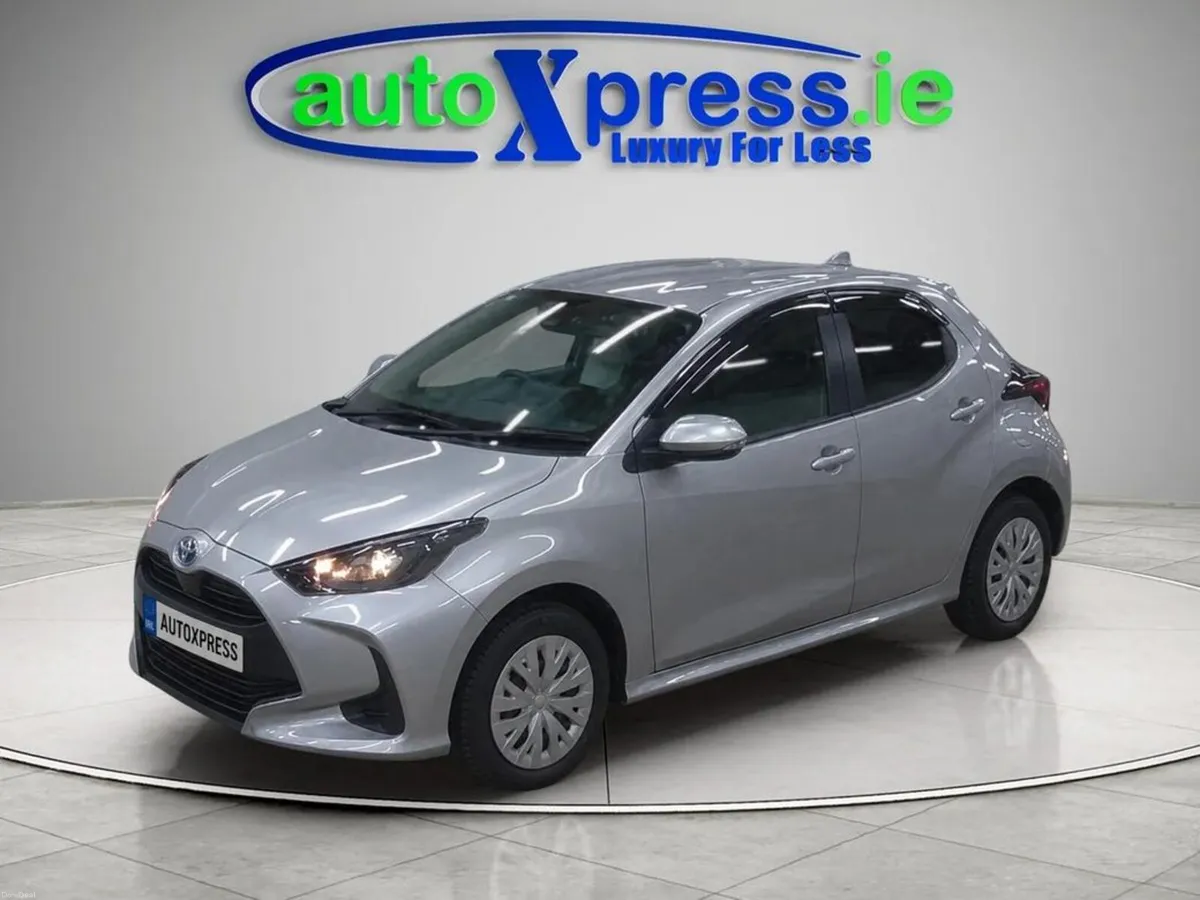Toyota Yaris 4WD Hybrid X, Low mileage, Reversing - Image 4