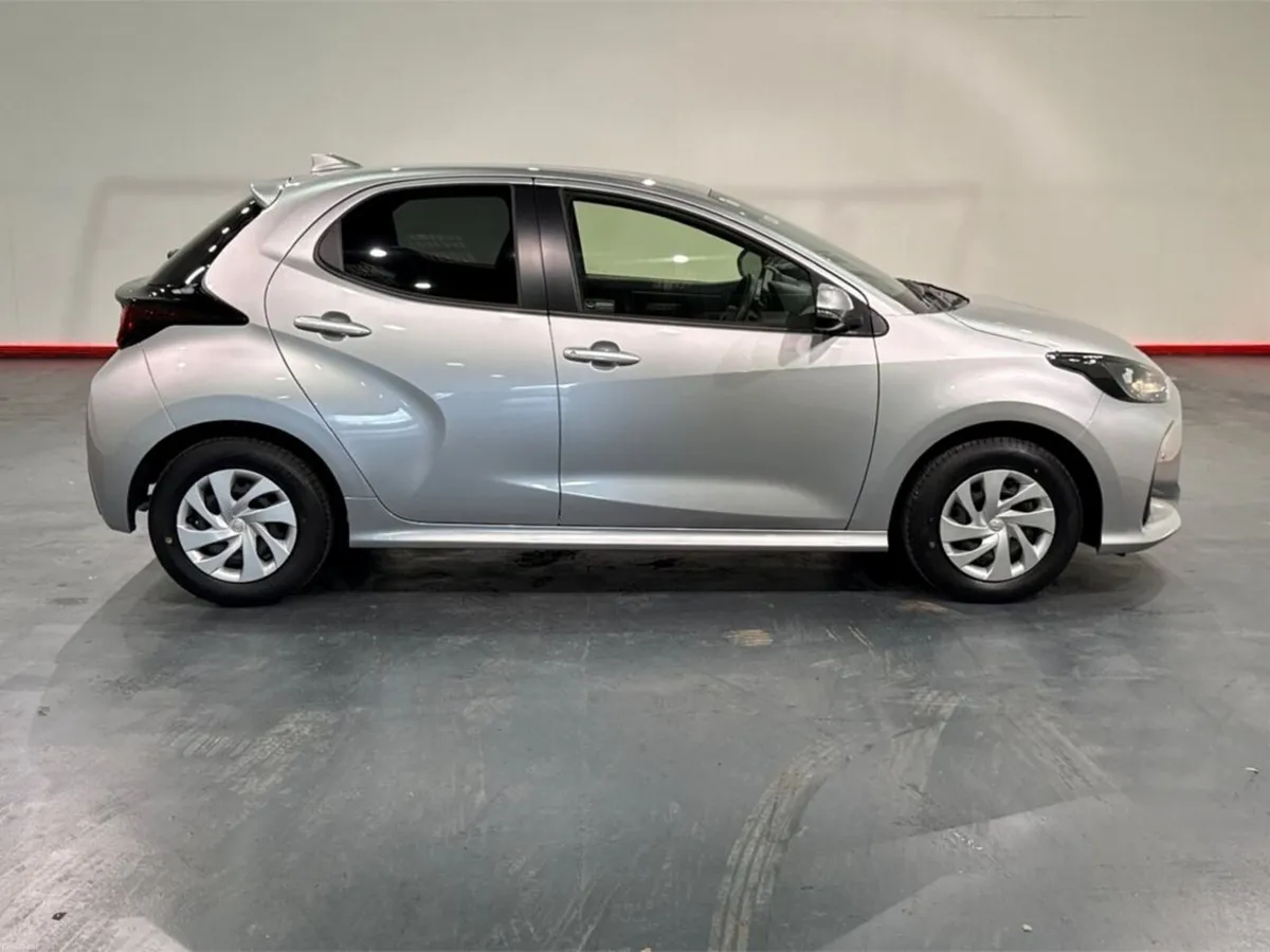 Toyota Yaris 1.5 HYBRID AUTOMATIC - CRUISE CONTROL - Image 2