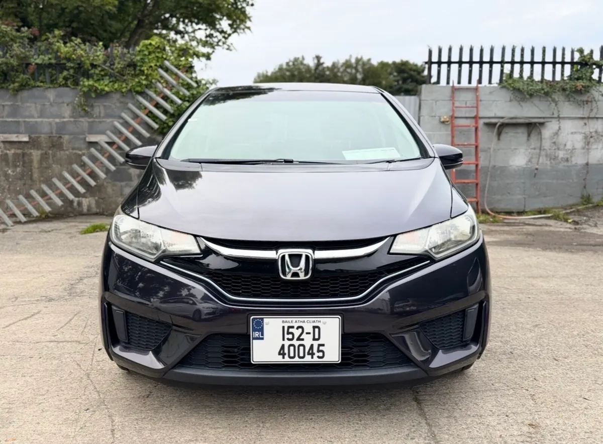 2015 HONDA FIT. RARE COLOUR. LOW KMs. NEW NCT. AUT - Image 2