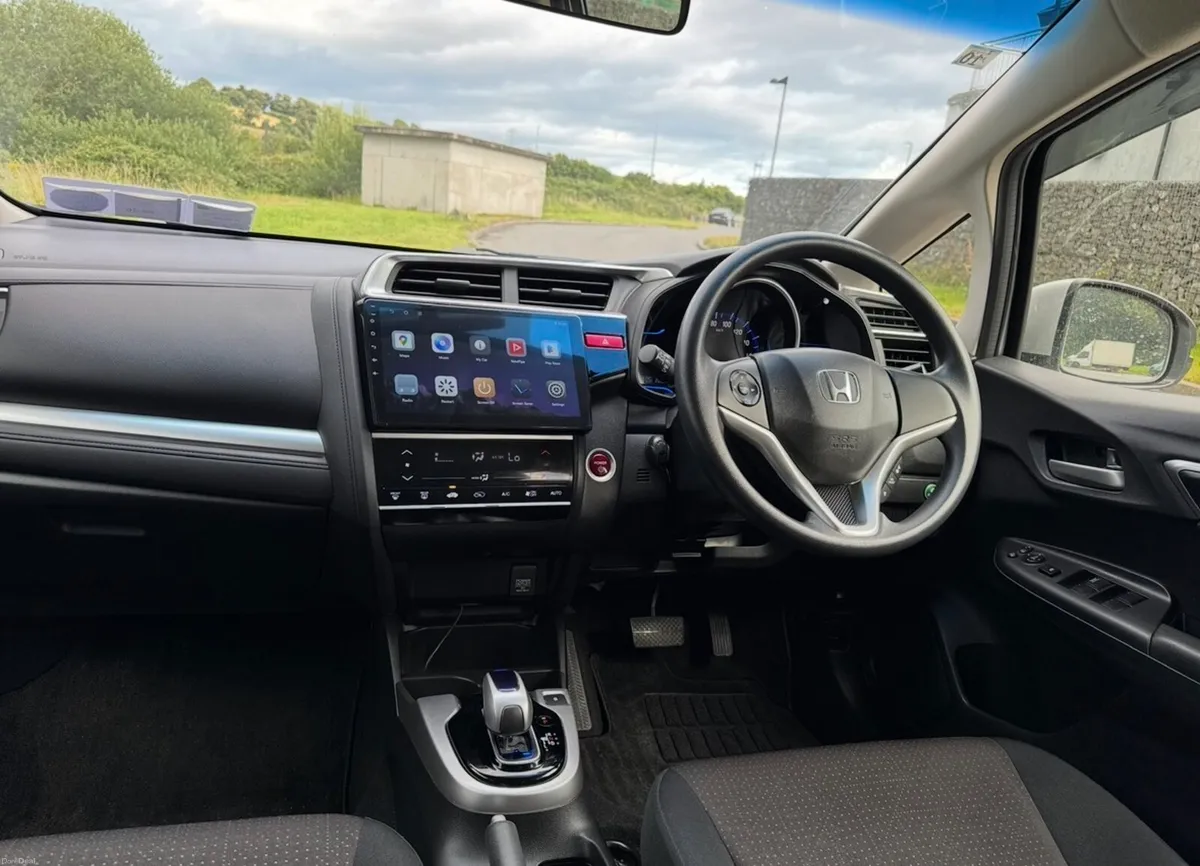 2015 HONDA FIT. RARE COLOUR. LOW KMs. NEW NCT. AUT - Image 4