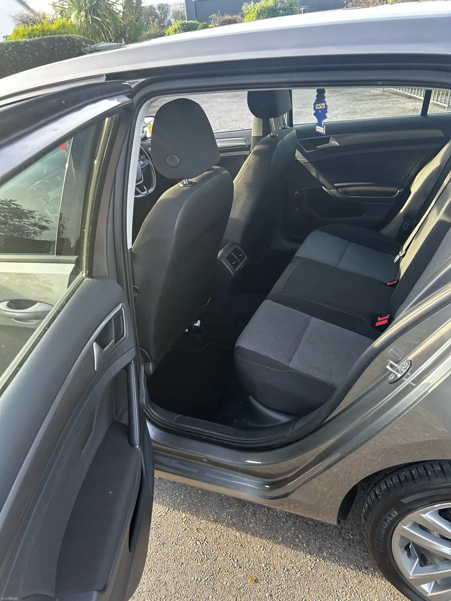Volkswagen golf - Image 6