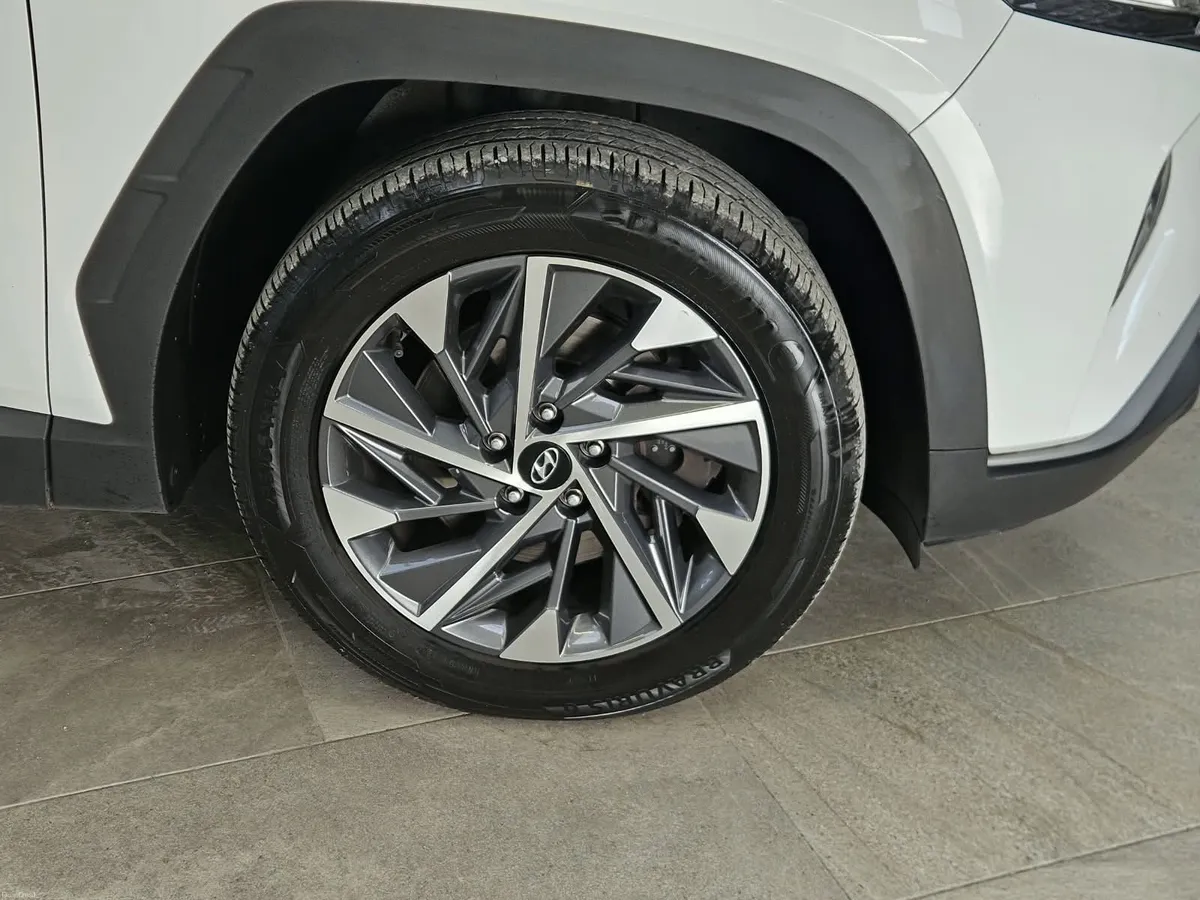 212 HYUNDAI TUCSON EXECUTIVE 2 TONE EDITION - Image 6