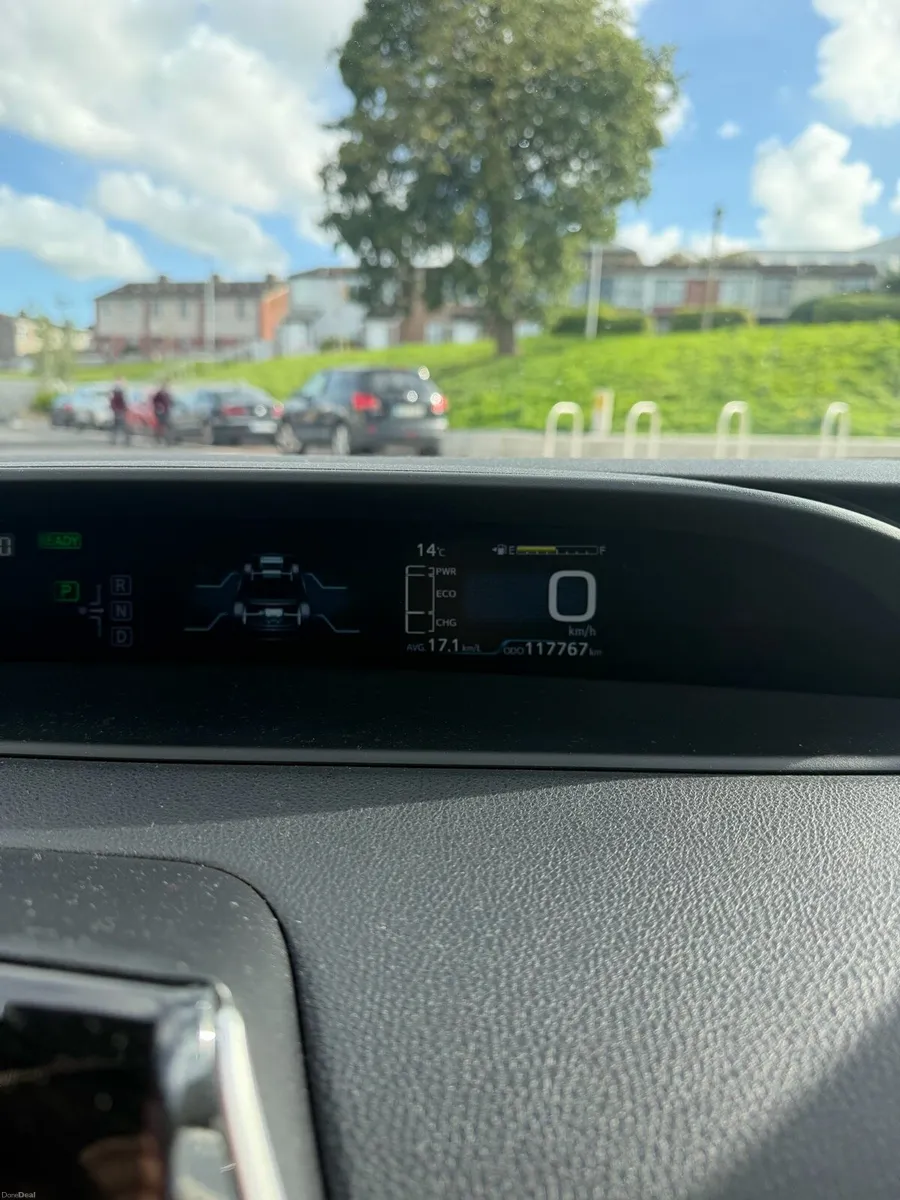 Toyota Prius 2016 AWD – Excellent Condition - Image 4