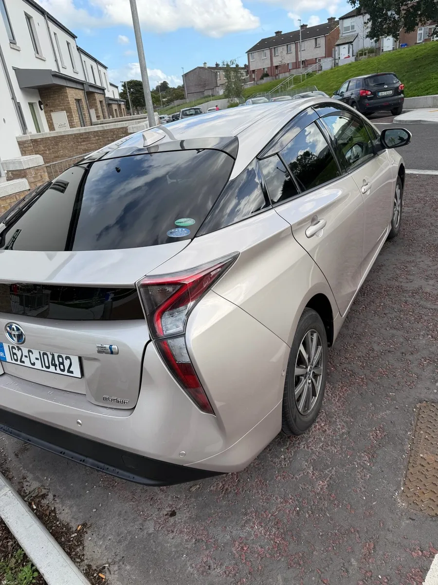 Toyota Prius 2016 AWD – Excellent Condition - Image 6