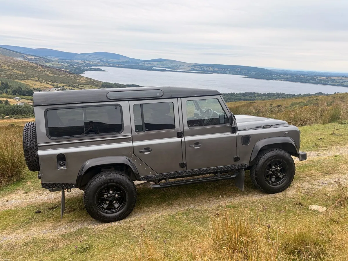 Land Rover Defender - Image 2