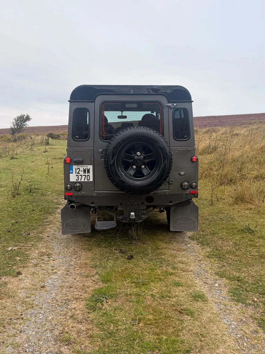 Land Rover Defender - Image 4