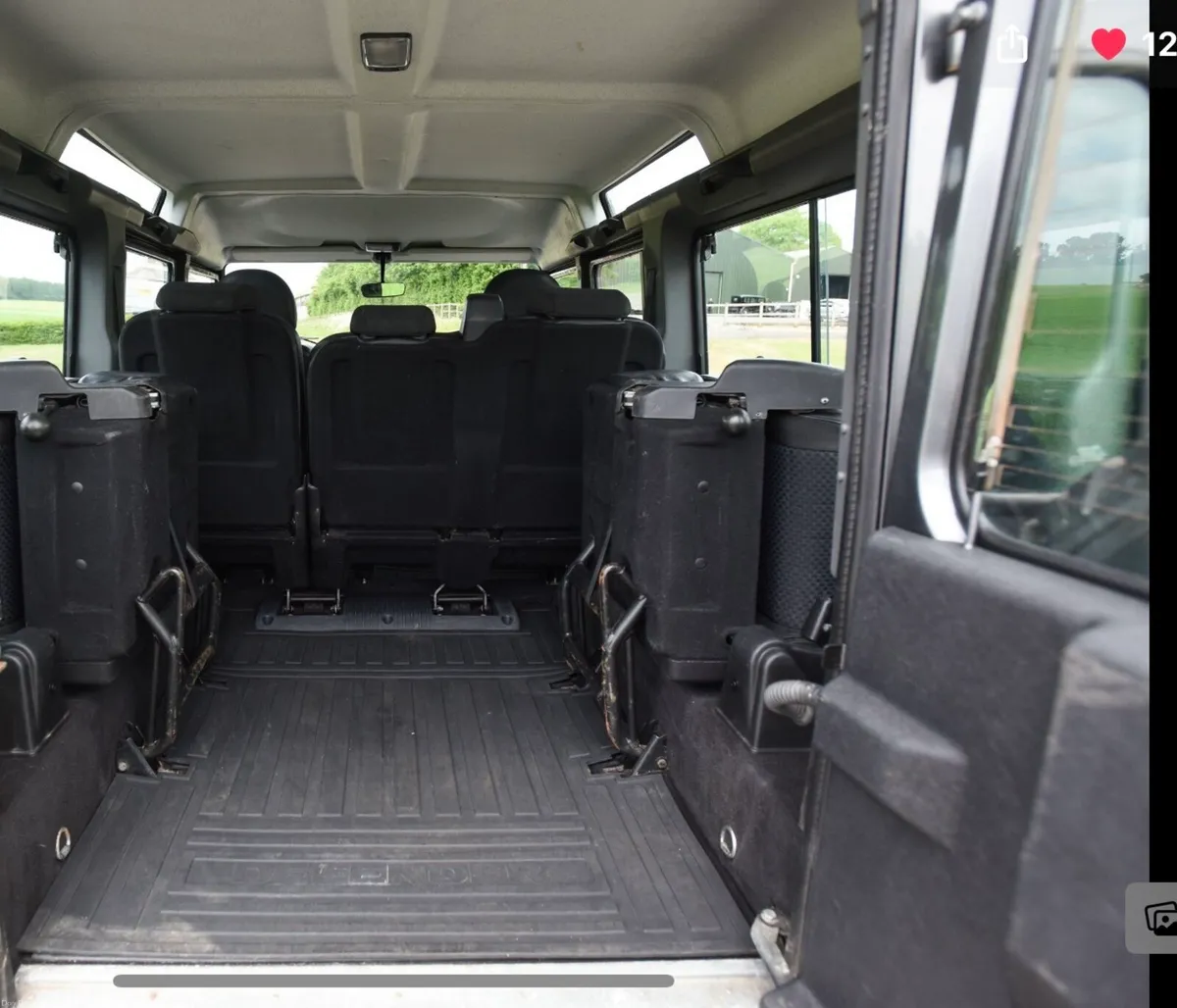 Land Rover Defender - Image 6