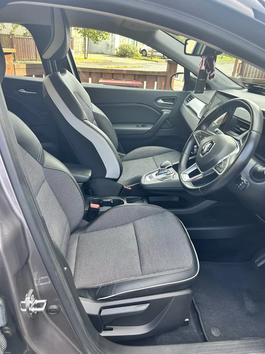 2021 Renault Captur E-Tech Hybrid - Image 6