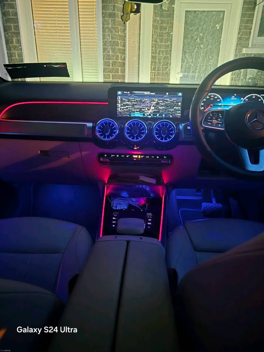 Mercedes-Benz EQB - Image 1