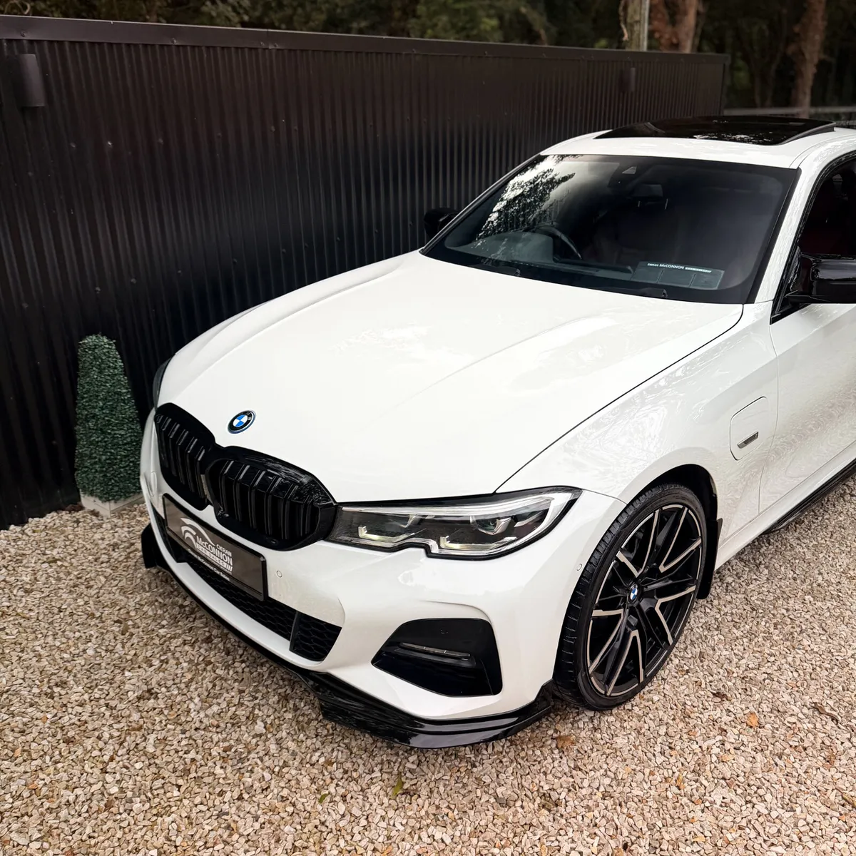 2022 (221) BMW 330E M SPORT **SUNROOF & X-DRIVE - Image 6