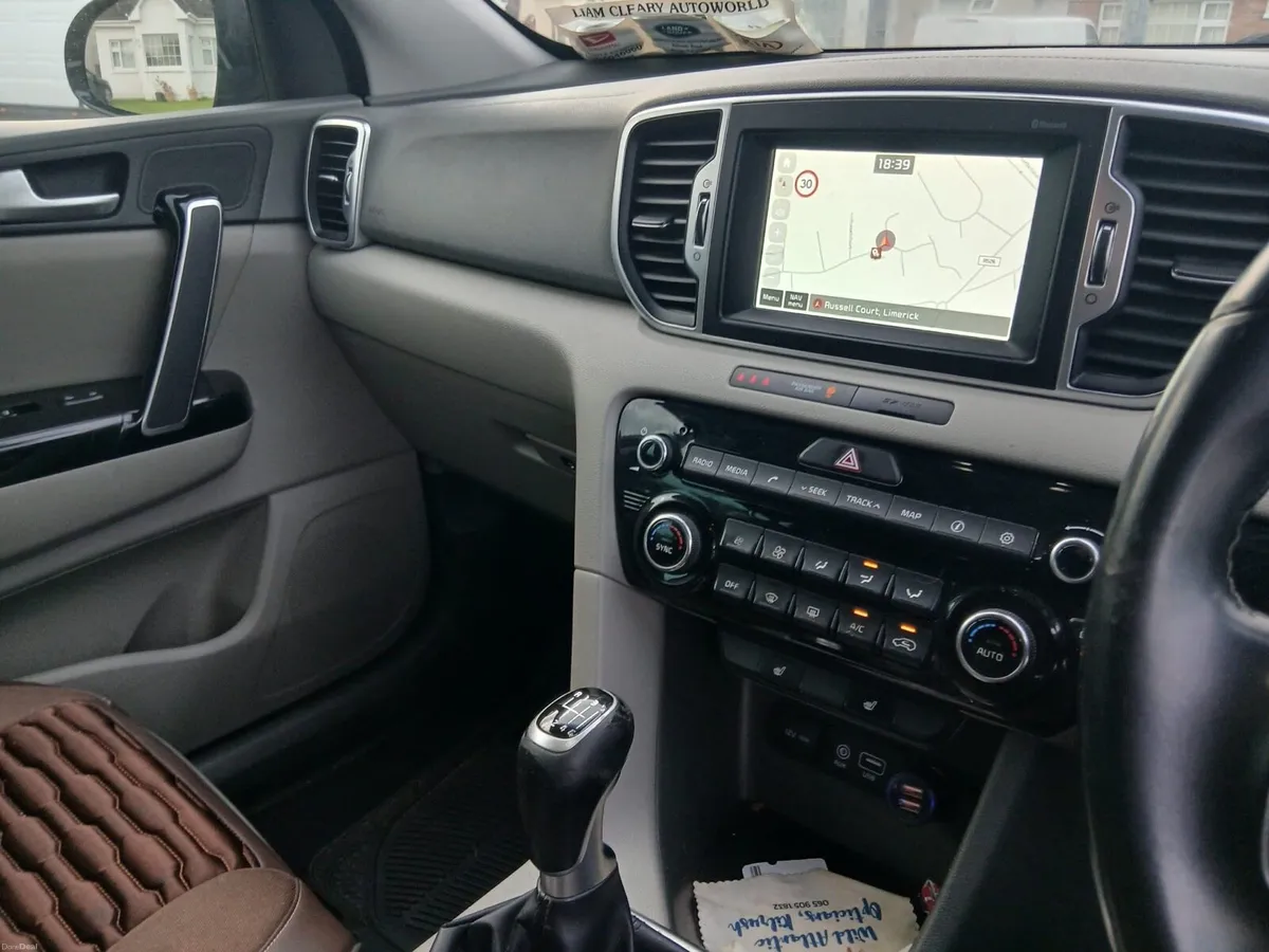 KIA SPORTAGE - Image 4
