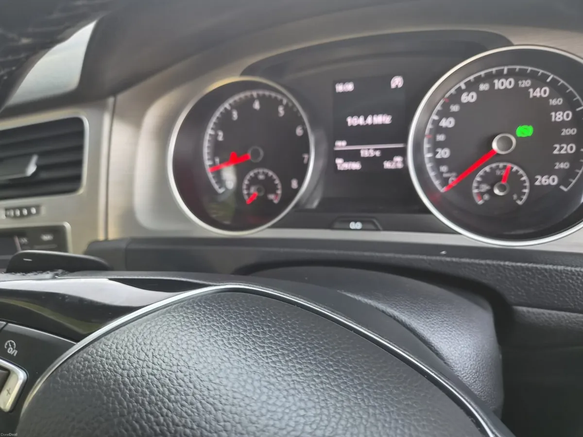 Volkswagen golf - Image 4