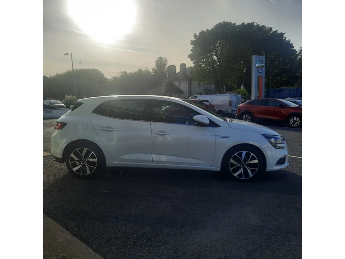 Renault Megane DYNAMIQUE S NAV DCI 110 4DR - Image 4
